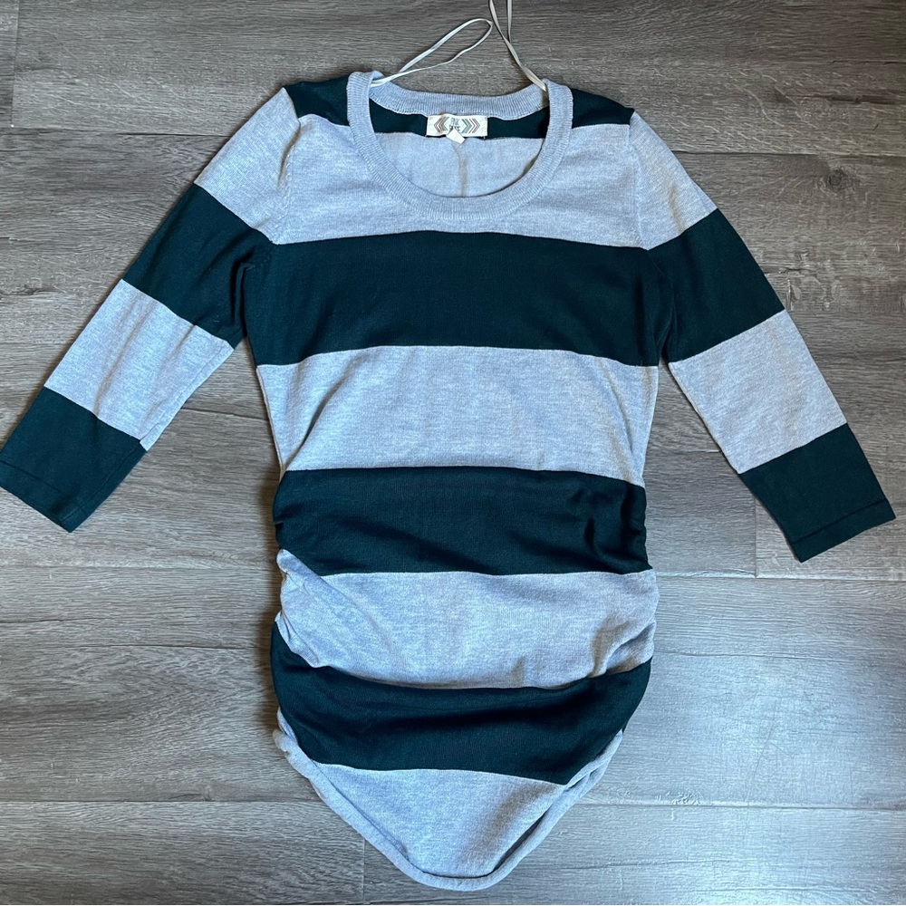 Womens/ juniors top.